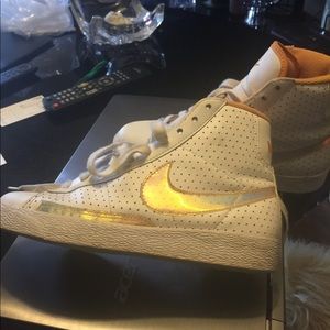 Girls Nike Basketball Sneakers White Size 4